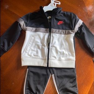 Nike toddler tracksuit. NWT 18mth.